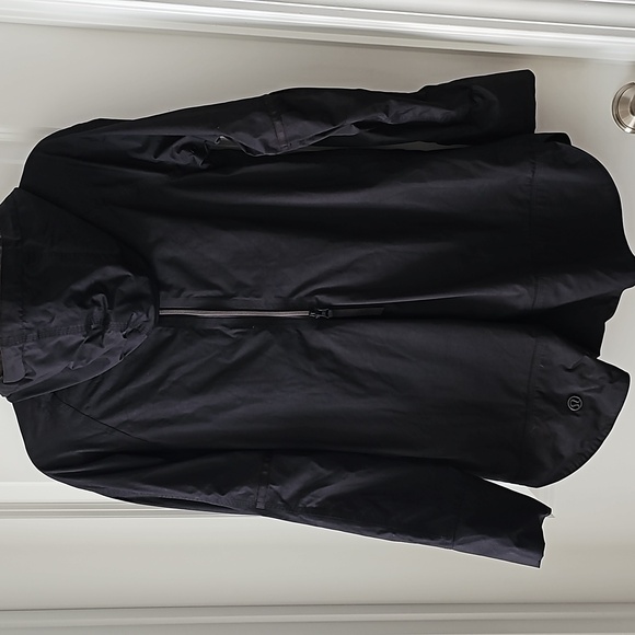 391. Lululemon Fo Drizzle Jacket - Picture 5 of 14